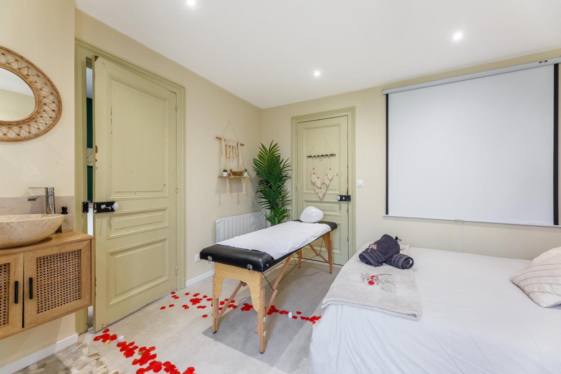 Une Escale A Bali Jacuzzi - Cinema - Self Check-In Le Petit-Quevilly Exterior photo